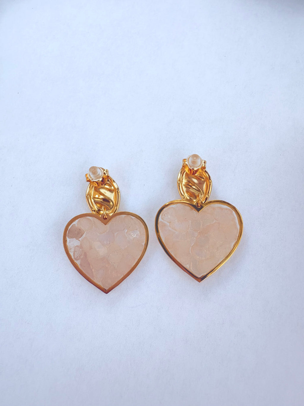 Boucles d'oreilles puce ovale dorée et cœur cristaux rose poudré - vue 2