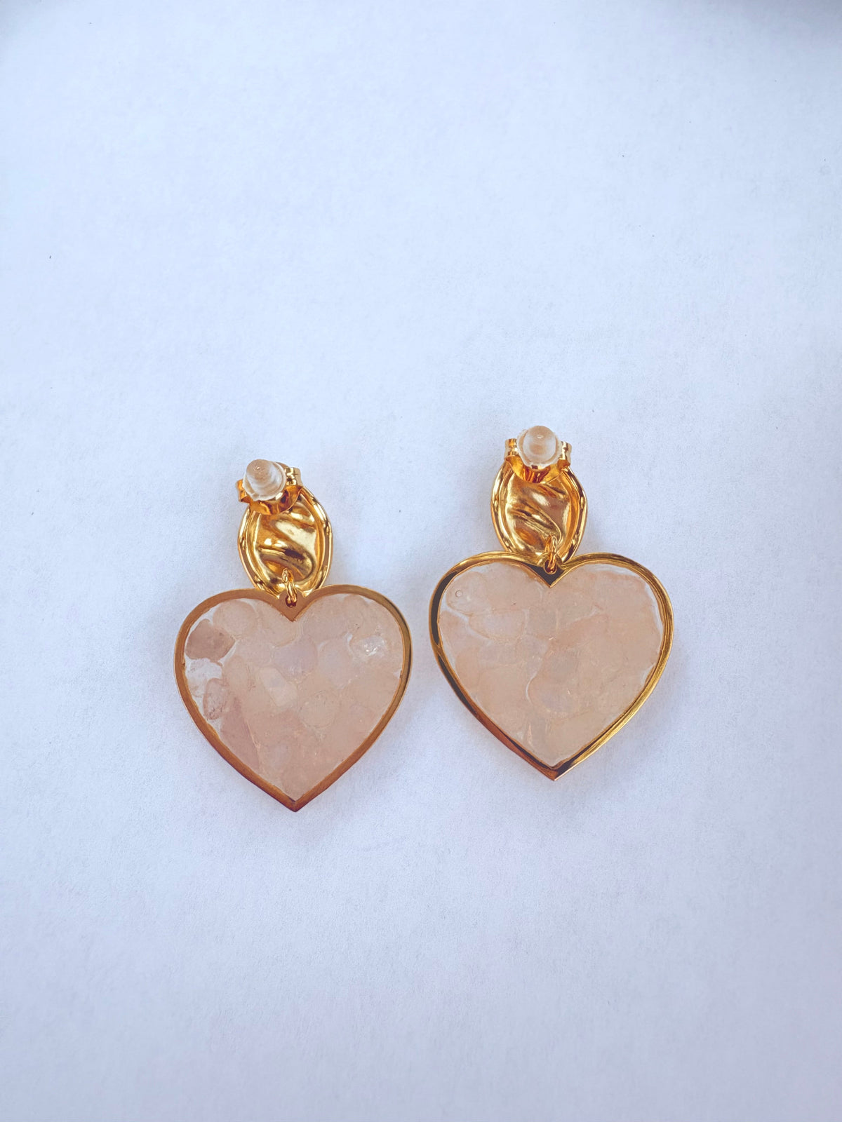 Boucles d'oreilles puce ovale dorée et cœur cristaux rose poudré - vue 2