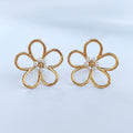 Puces boucles d'oreilles fleur ajourée dorée et perles - vue face