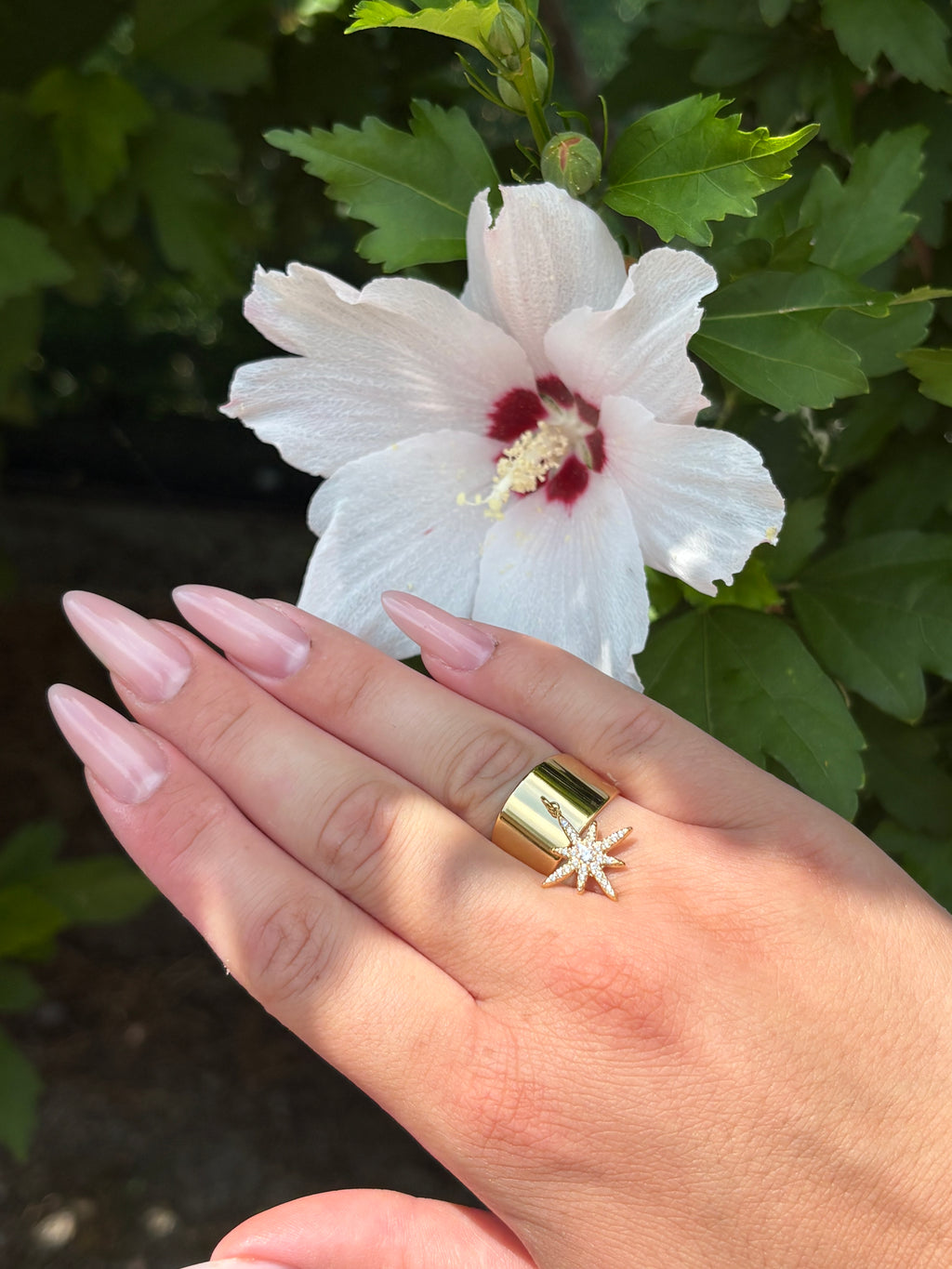 Bague Dorée avec Breloque Étoile en Strass Ajustable