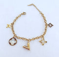 Bracelet breloques étoiles et trèfle nacré doré - vue 2