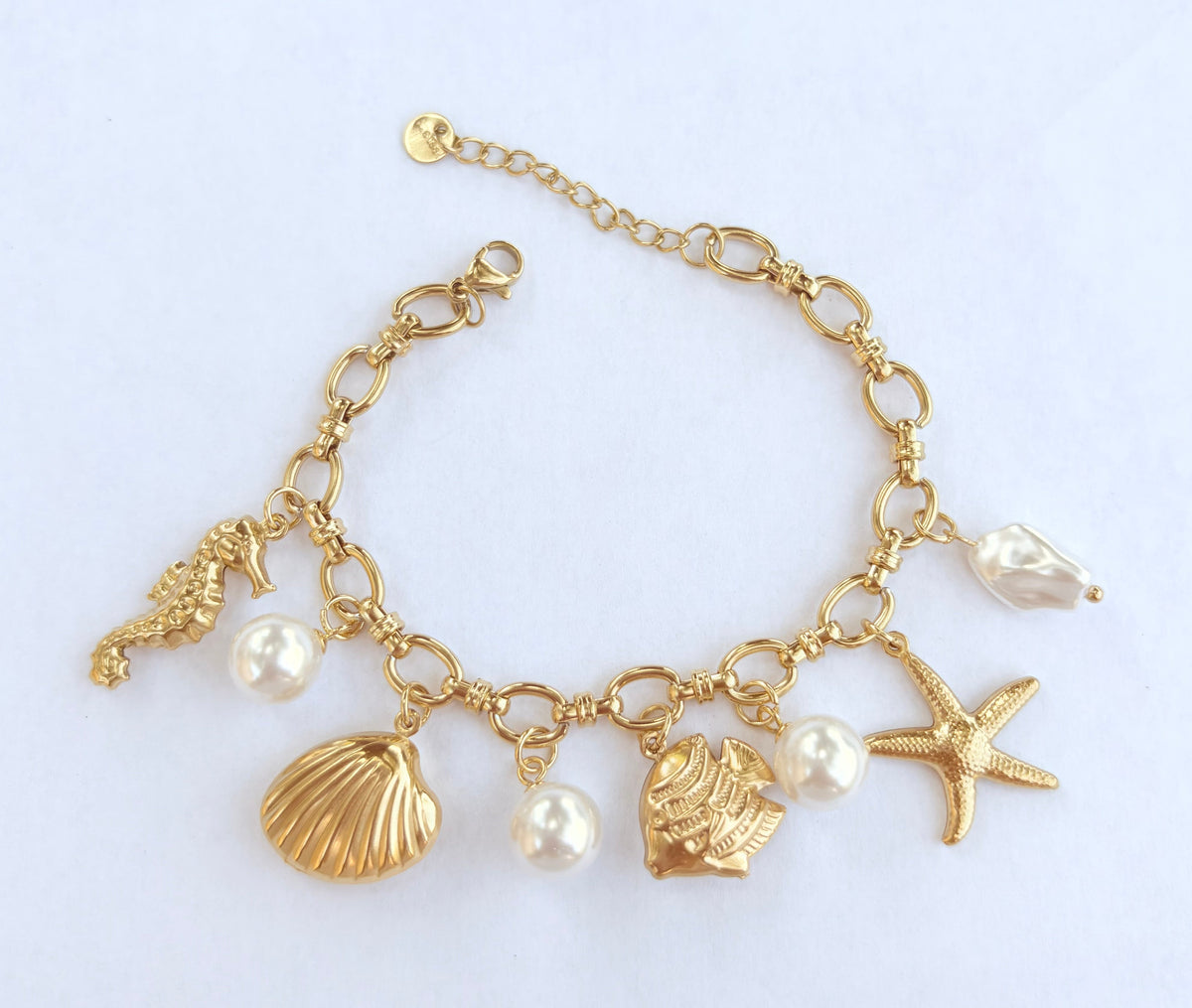 Bracelet breloques marines dorées et perles nacrées - vue 2