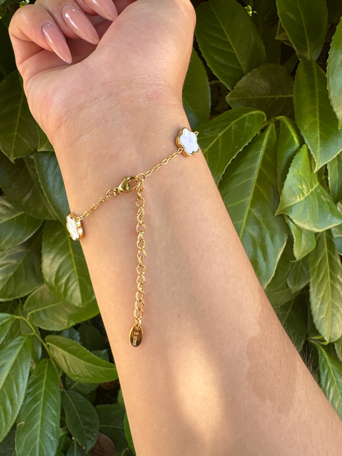 Bracelet Fleurs Blanches Nacrées Doré