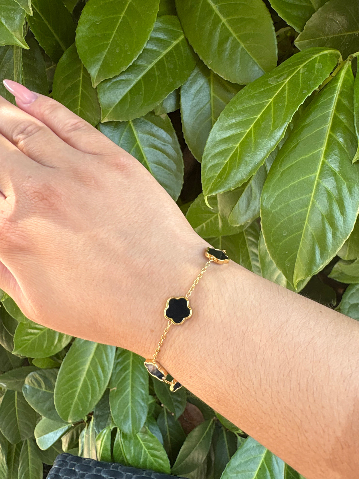 Bracelet Fleurs Noires Doré