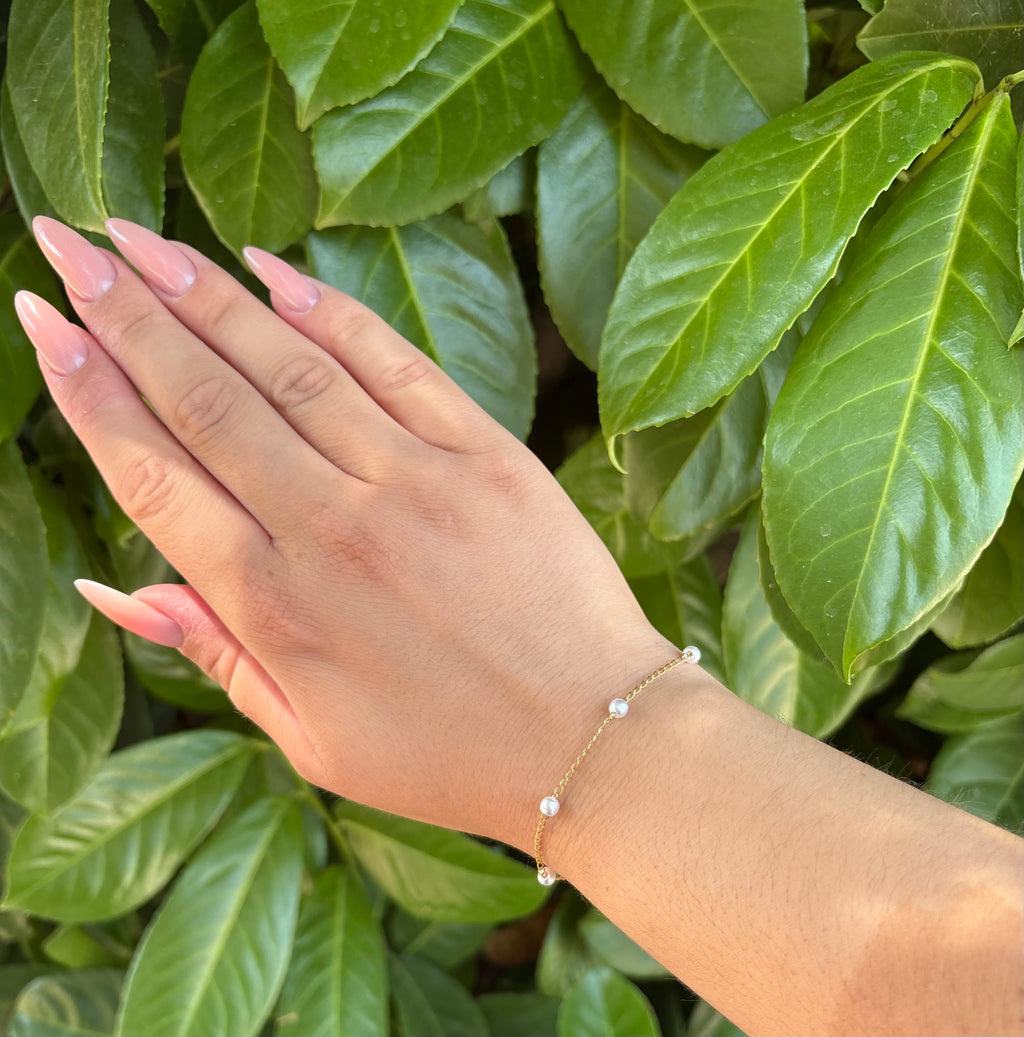 Bracelet Perles Blanches Nacrées Doré