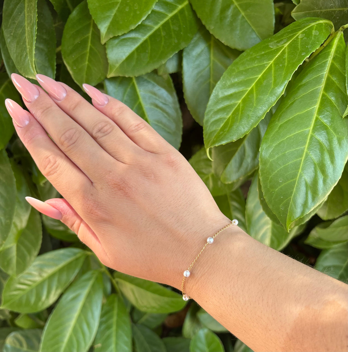 Bracelet Perles Blanches Nacrées Doré