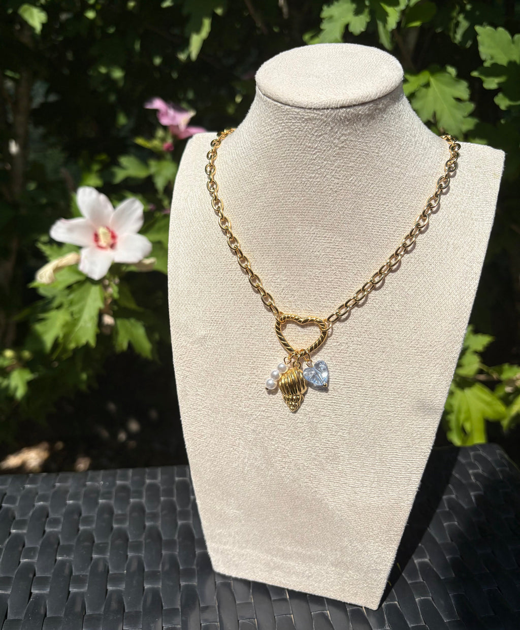 Collier pendentif cœur avec breloques - vue 2