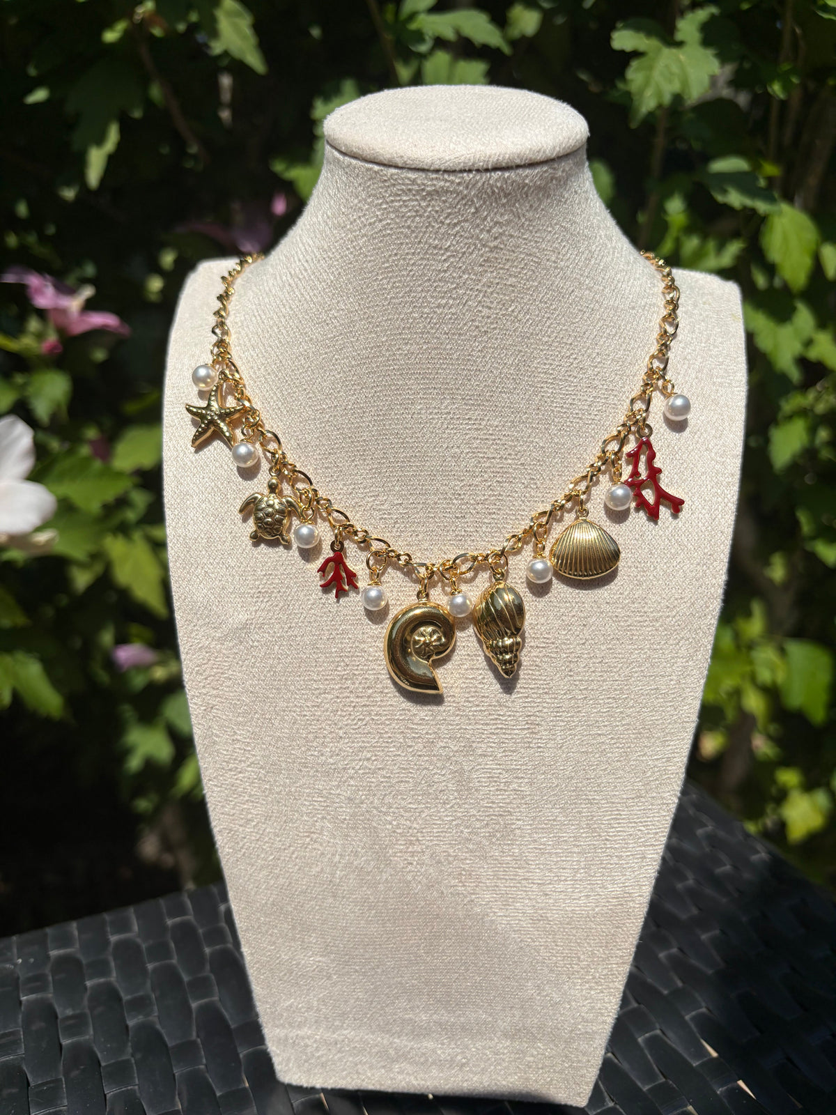 Collier breloques marines et perles - vue 2