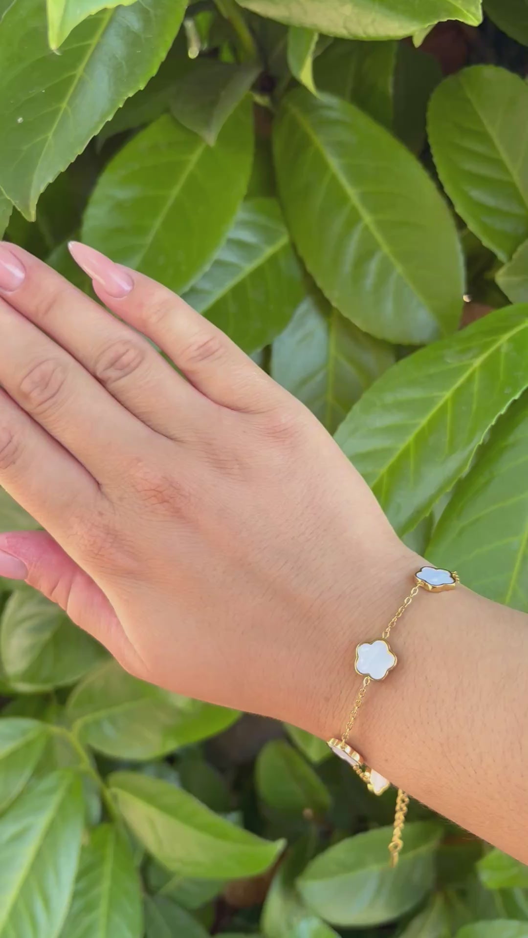 Bracelet Fleurs Blanches Nacrées Doré